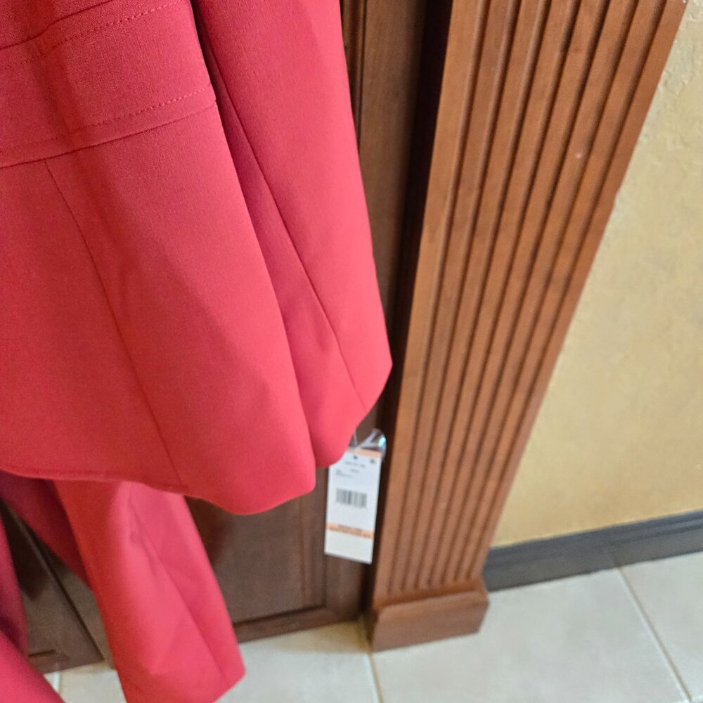 Le Suit Pant Suit- New with tags - Picture 4 of 4